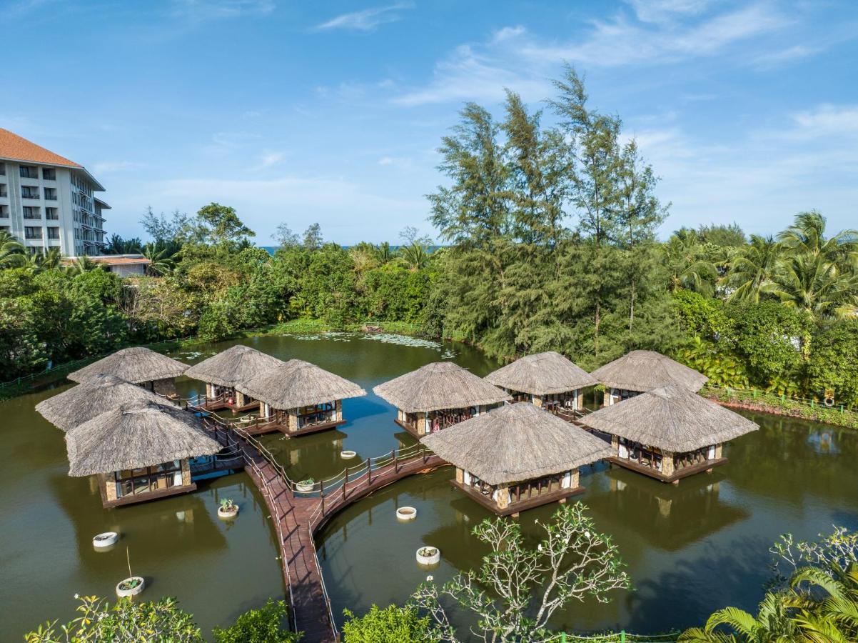 Vinpearl Resort & Spa Phu Quoc Dış mekan fotoğraf The resort's floating bungalows